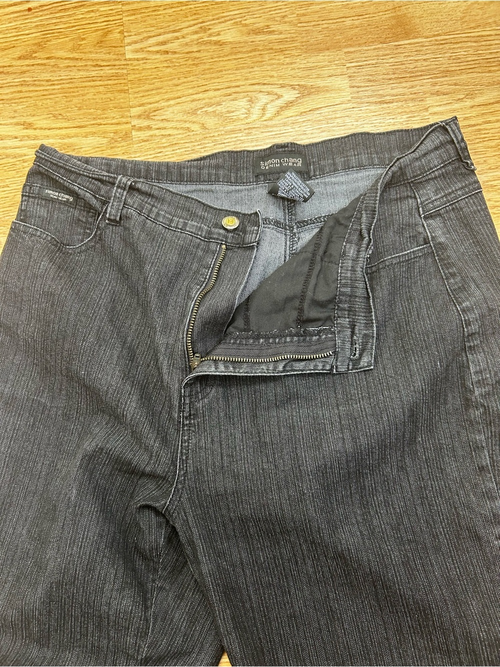 Simon Chang Women’s Charcoal Pinstripe Straight Jeans- size 14- slightly used